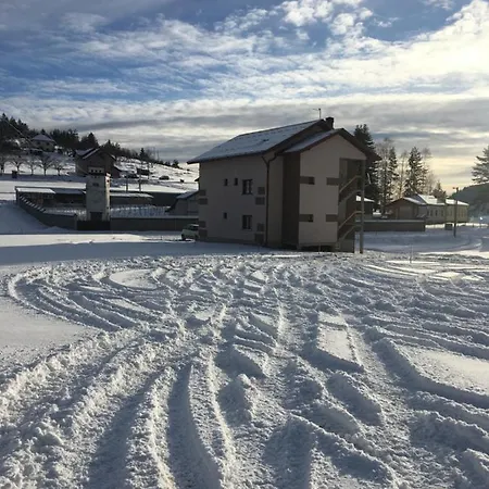 Апартаменты Zlatarska Carolija