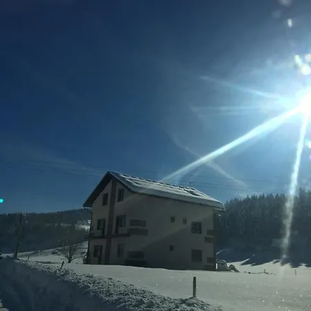 Апартаменты Zlatarska Carolija